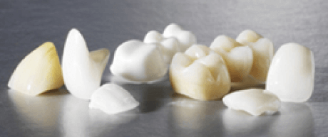 天然歯に限りなく近い素材 ― ジルコニア