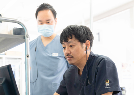 理事長の細谷先生や先輩スタッフからいつでもフィードバックを受けられる環境